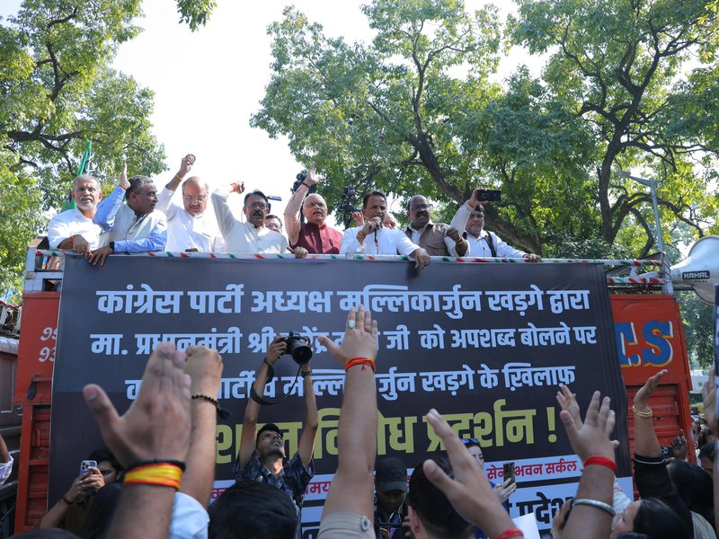 Delhi BJP protests near Kharge’s official residence over remark on PM Modi (Photo: Delhi BJP)