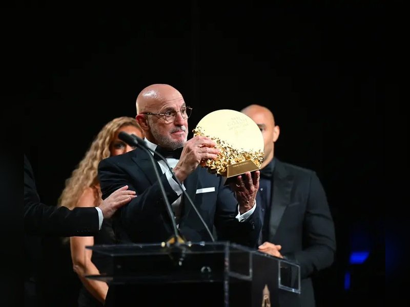 Ballon d'Or : Luis de la Fuente named coach of the year; Unai Simon wins best goalkeeper award 