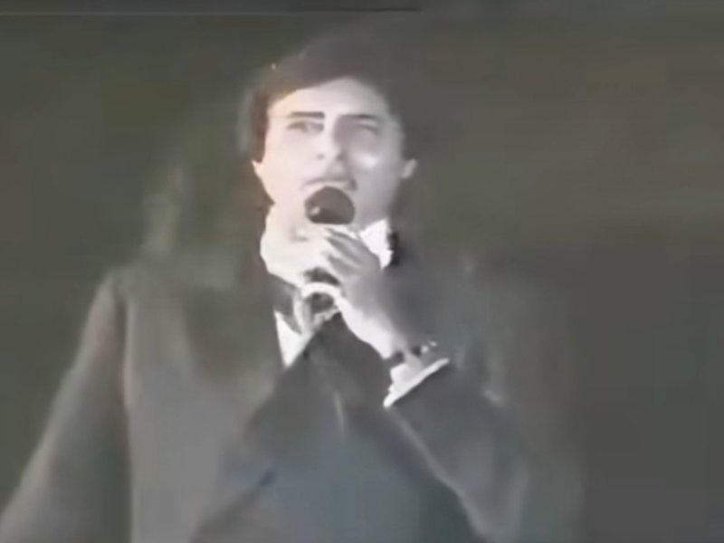 Sudesh Bhosale shares throwback video of Amitabh Bachchan, Amjad Khan sharing stage