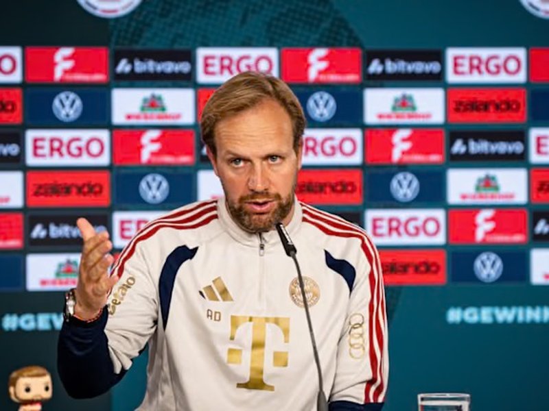 'Vincent Kompany is improving, but there's no definitive prognosis', says Bayern Munich assistant coach Aaron Danks. Photo credit: Bayern Munich