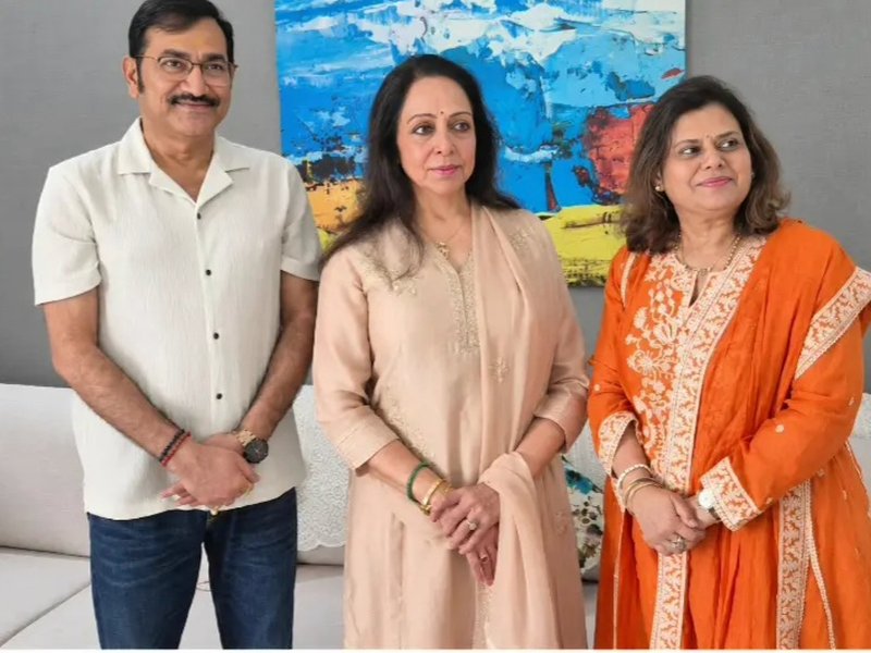 Sudesh Bhosale calls singing with Hema Malini live a ‘beautiful memory’, shares pics from visit to her Mathura residence
