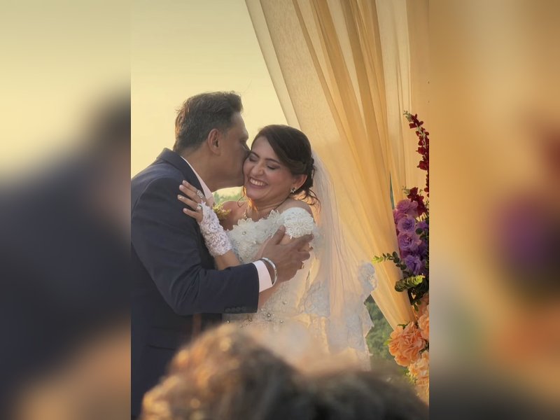 Smita Bansal renews wedding vows with husband Ankush on 25th anniversary, opts for white wedding