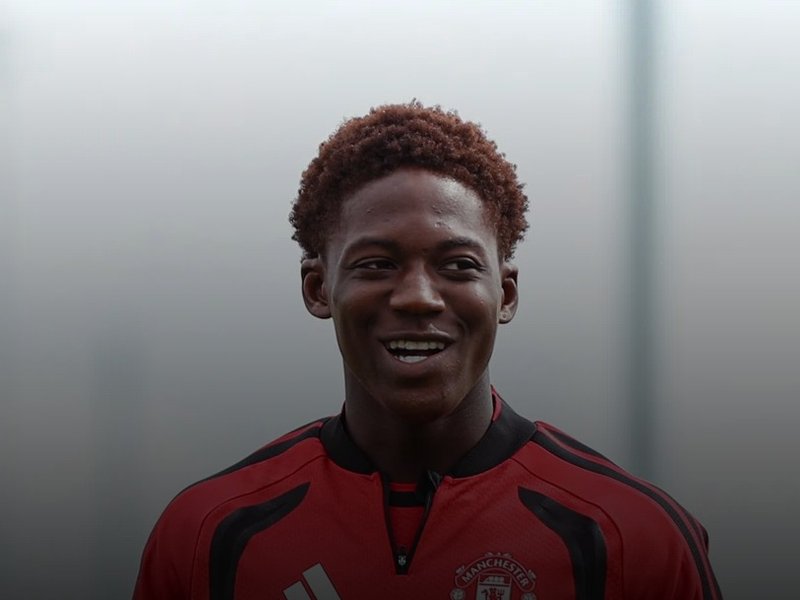Kobbie Mainoo returns to Manchester United training ahead of Chelsea clash in the Premier League. Photo credit: Manchester United