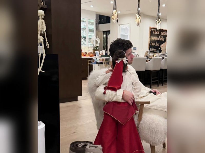 Priyanka Chopra gives a glimpse of Malti Marie hugging Nick Jonas as he returns home, calls it her ‘whole world in one frame’