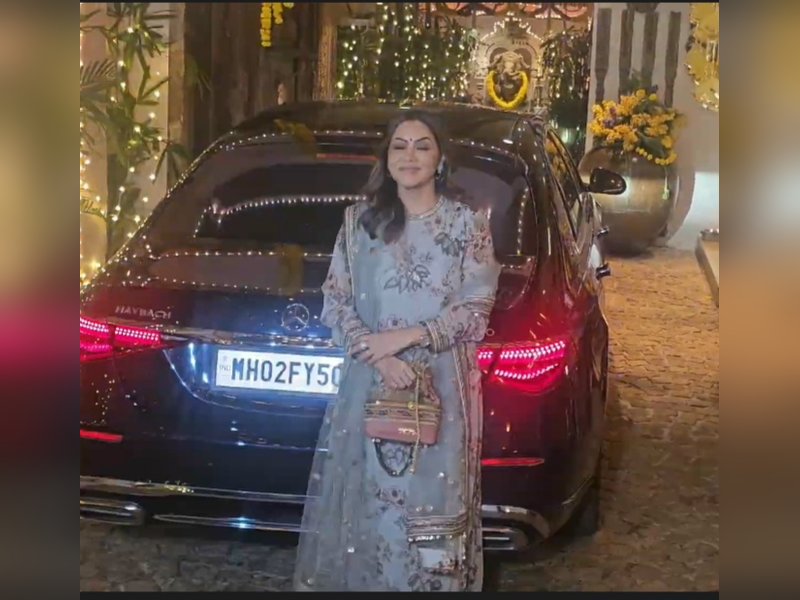 Gauri Khan makes solo appearance without Shah Rukh Khan at Anil Kapoor-Sunita Kapoor's Karwa Chauth celebrations