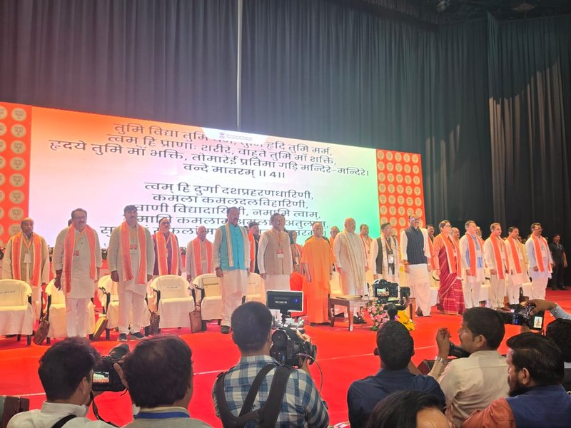 केंद्रीय गृह मंत्री अमित शाह पहुंचे लखनऊ, भाजपा प्रदेश कार्यसमिति की बैठक का किया उद्घाटन