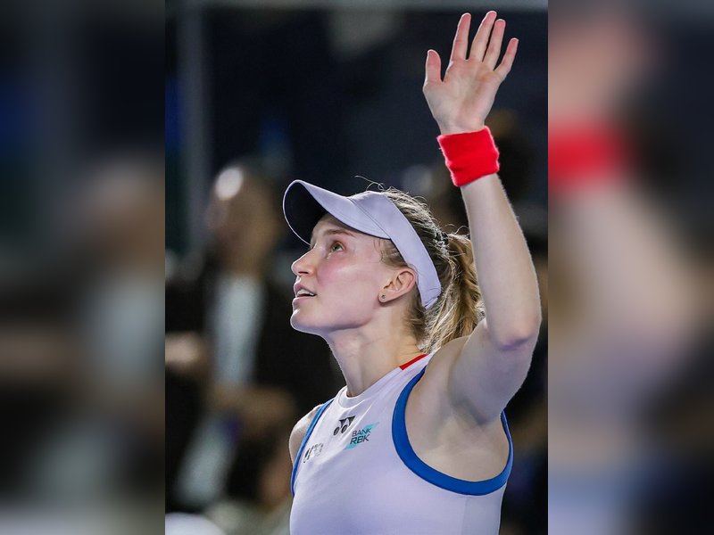 Rybakina withdraws from Tokyo with neck injury, Fernandez advances to SF