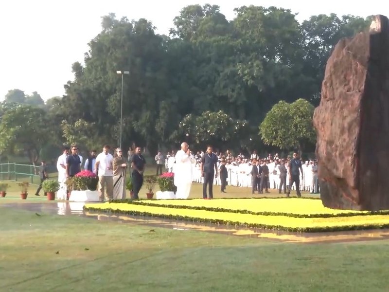 Congress pays tributes to Indira Gandhi, calls her 'symbol of indomitable courage'