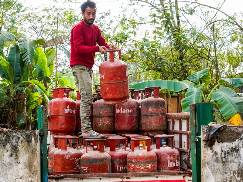 Consumers should book LPG online, no shortage of petrol or diesel: Govt