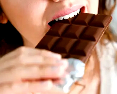 This could be a reason for your late-night chocolate cravings