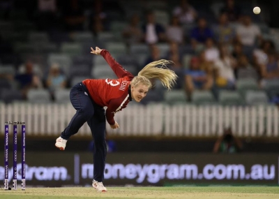 England leg-spinner Sarah Glenn returns to Brisbane Heat for full WBBL campaign