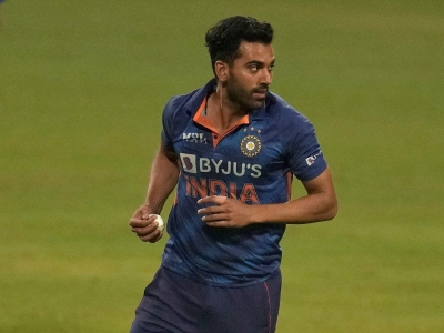 Deepak Chahar off to attend a medical emergency as Australia elect to bowl first in the fifth and final T20I against India in Bengaluru on Sunday.