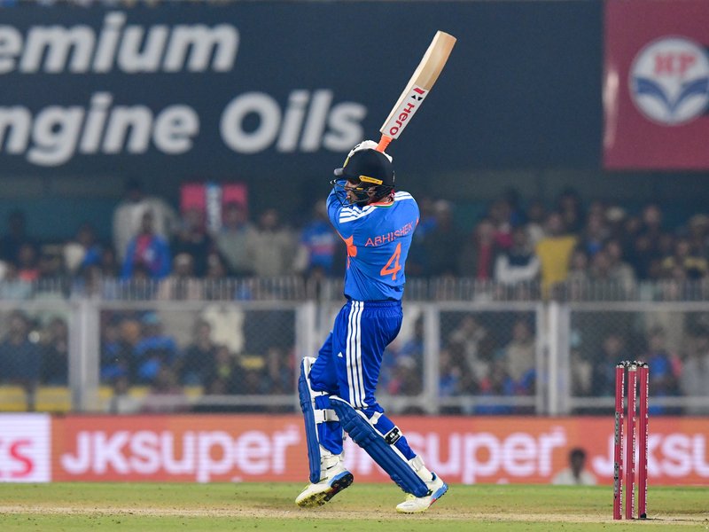 क्रिस गेल से आगे निकल चुके हैं अभिषेक शर्मा, जितनी तारीफ की जाए कम: मोहम्मद कैफ 