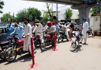 Debt-ridden Pakistan feels the heat of rising oil prices