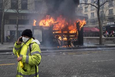 Over 1100 vehicles set on fire across France during New Year's Eve celebrations (File image)
