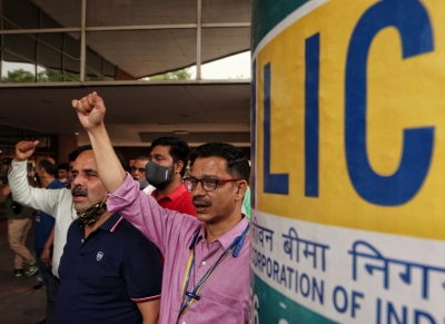 LIC posts 23 pc jump in Q4 net profit at Rs 23,467 crore, declares dividend of Rs 10