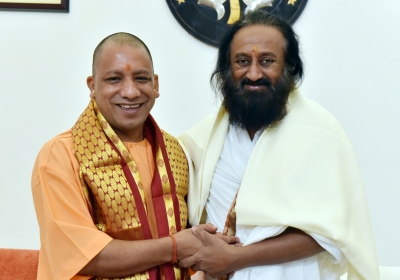 Sri Sri Ravi Shankar meets CM Yogi Adityanath in Mahakumbhnagar