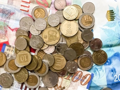 Israeli shekel bounces back to record high against USD amid war