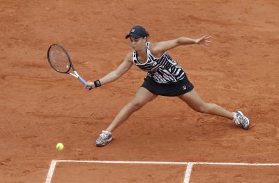 Amanda Anisimova withdraws from Italian Open due to a wrist injury; lucky loser Ruse enters main draw in Rome. 