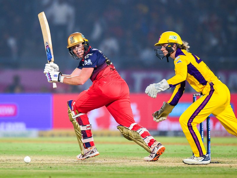डब्ल्यूपीएल: वॉरियर्स को 8 विकेट से रौंदकर फाइनल में पहुंची आरसीबी