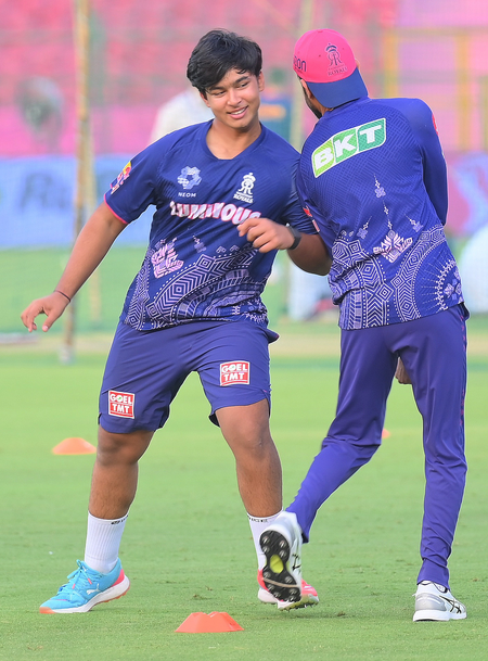 Kumar Kartikeya Singh and Akash Madhwal come in as Rajasthan Royals elect to bowl first against unchanged Mumbai Indians in Match 50 of the Indian Premier League (IPL) 2025 at the Sawai Mansingh Stadium in Jaipur on Thursday. IANS Photos