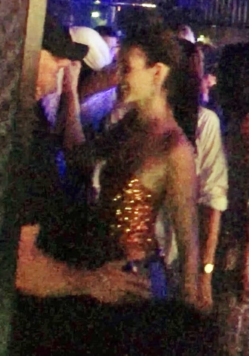 Leonardo DiCaprio, model Vittoria Ceretti caught packing on PDA in Ibiza nightclub.(photo:@vsactu)