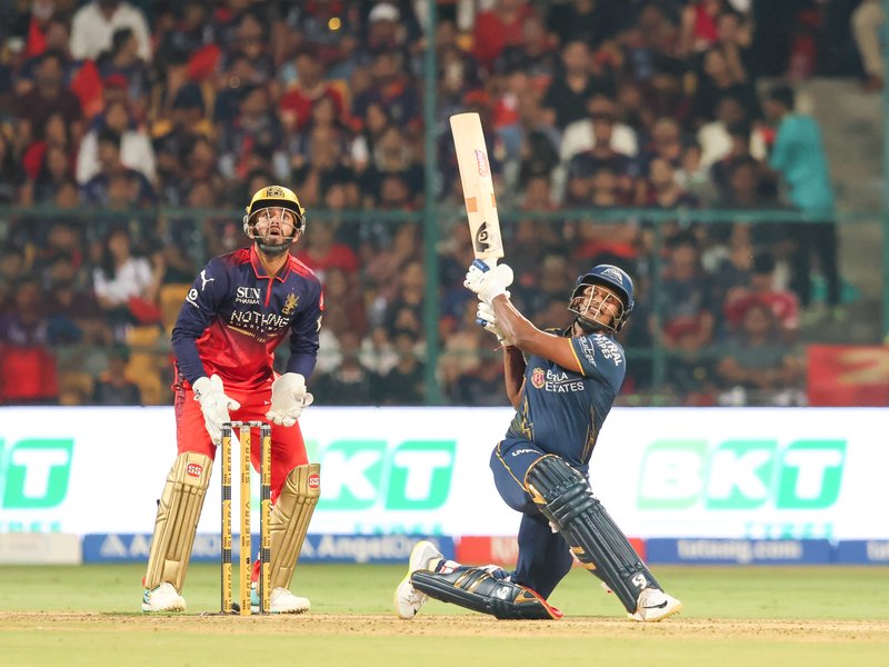 आरसीबी बनाम जीटी: साई सुदर्शन ने रचा इतिहास, क्रिस गेल का तोड़ा रिकॉर्ड