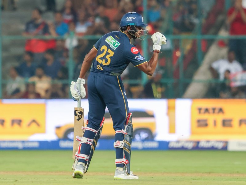 आईपीएल 2026: सुदर्शन की शतकीय पारी, आरसीबी के खिलाफ जीटी ने 3 विकेट खोकर बनाए 205 रन