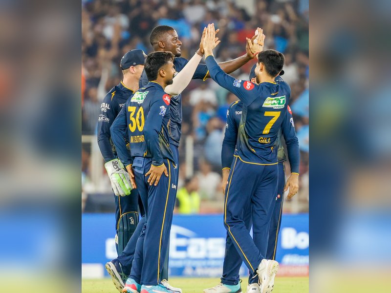 IPL 2026: Holder’s four-for, Siraj’s early strikes restrict PBKS to 163/9 despite Shedge’s blitz