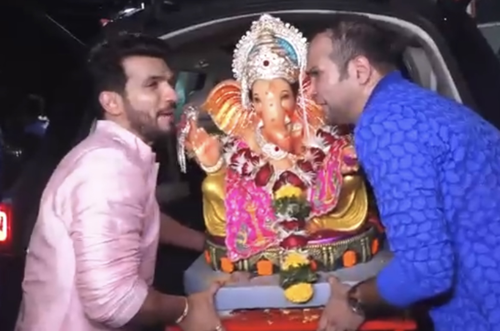 Arjun Bijlani celebrates Ganesh Visarjan with his family, gets emotional in moment of great devotion