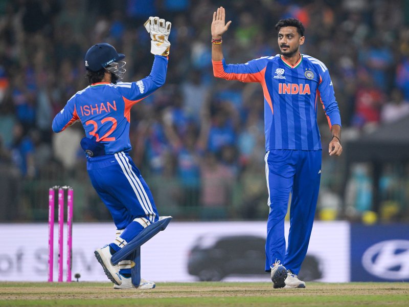 ऑपरेशन व्हाइट बॉल: भारतीय 'धुरंधरों' के आगे पाकिस्तान का सरेंडर, जीत की हैट्रिक के साथ 'सुपर-8' में टीम इंडिया