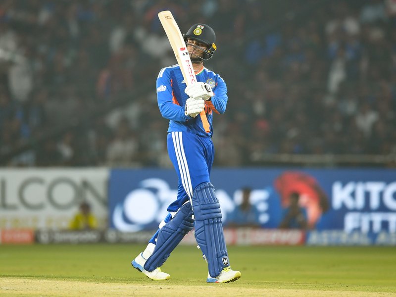 Abhishek reminds me of Jayasuriya, he instils intimidation and fear in bowlers: Uthappa