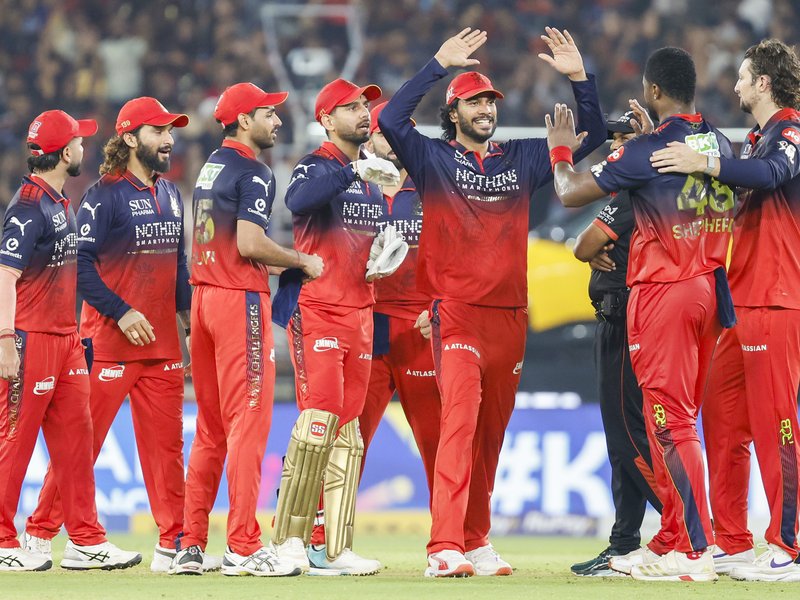 'Losing wickets in clusters never helps in T20,' says Karthik on RCB loss