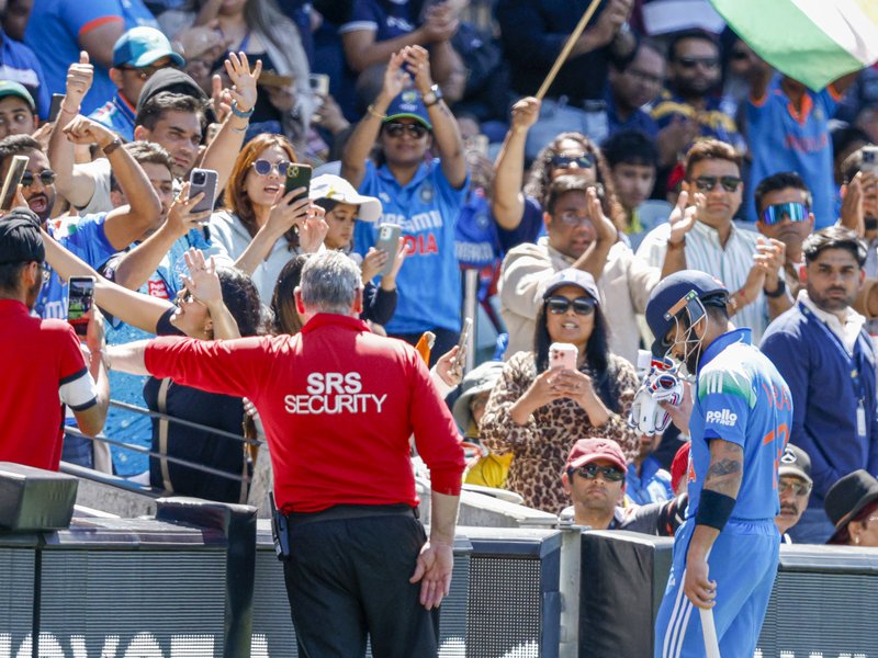 Heartbreak, dilemma, criticism: Kohli's consecutive ducks leave fans disheartened