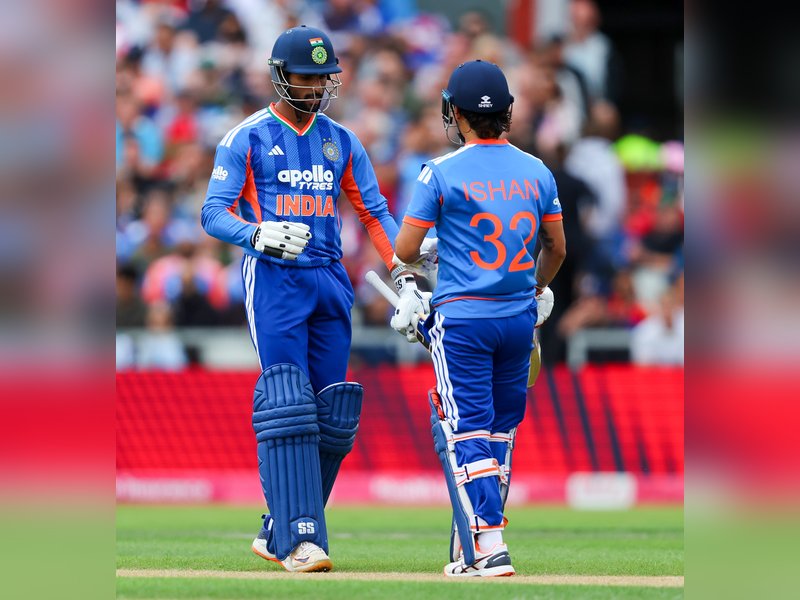 Late flourish lifts India to competitive 190/7 against England