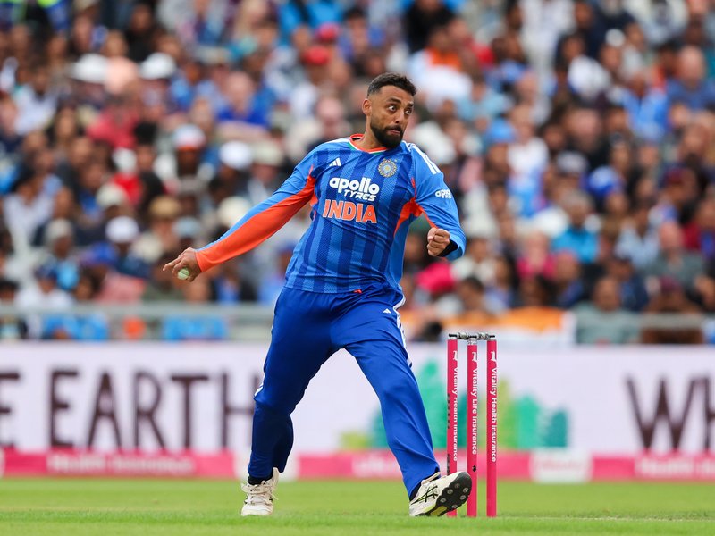 Chakaravarthy will be 'awkward' to face on bouncy New Zealand pitches: Shane Bond