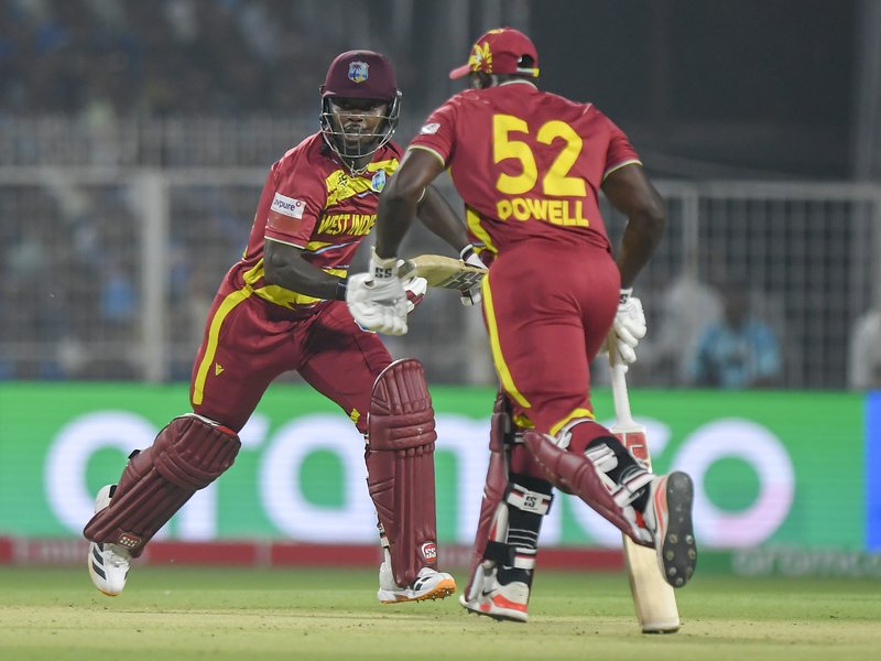 टी20 वर्ल्ड कप: रोस्टन-पॉवेल की धमाकेदार पारियां, सेमीफाइनल के लिए भारत को 196 रनों का लक्ष्य