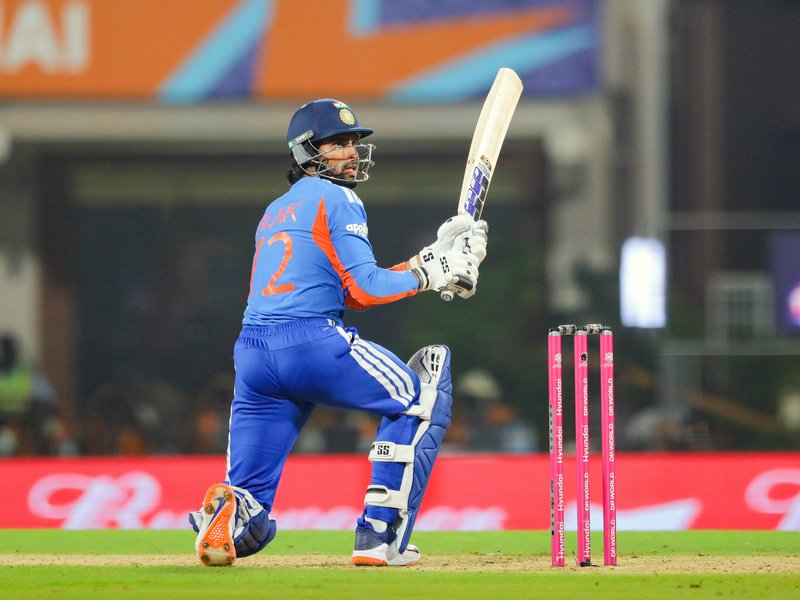 टी20 वर्ल्ड कप: ऑर्डर में डिमोशन, परफॉर्मेंस में प्रमोशन, तिलक वर्मा के लिए 'वरदान' बना बदलाव