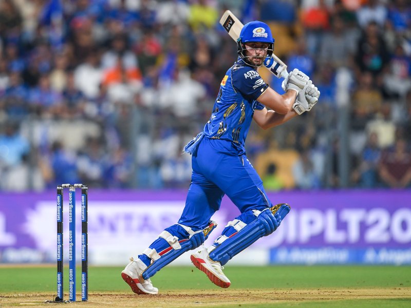 Mumbai Indians wear black armbands in tribute to support staff’s daughter 