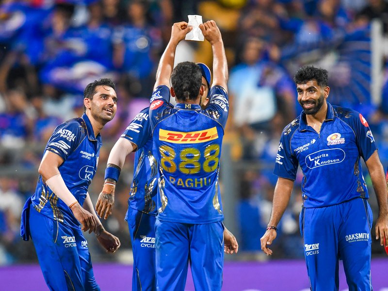 'A strong mind and big heart': Jayawardene lauds Raghu's journey from net bowler to maiden IPL wicket