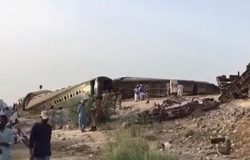 Pakistan: 26 passengers injured after multiple bogies of train derail in Punjab
