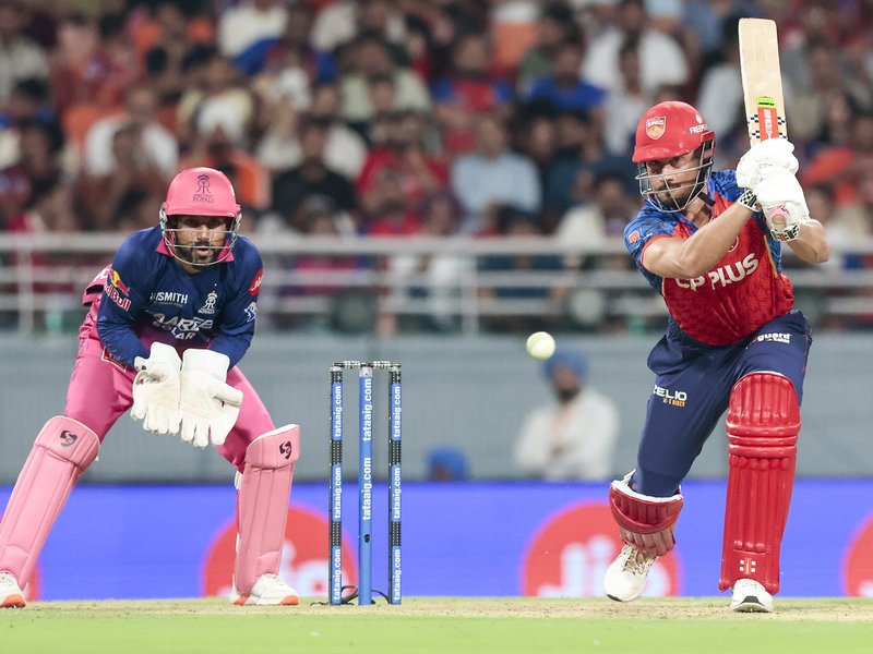 स्टोइनिस-प्रभसिमरन की तूफानी पारी, आरआर के खिलाफ पीबीकेएस ने 4 विकेट खोकर बनाए 222 रन