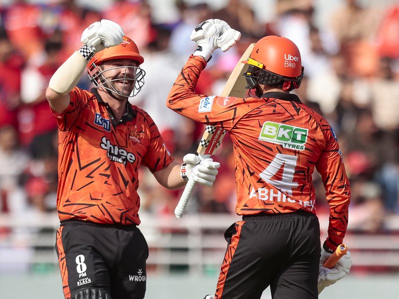 आईपीएल 2026: शुरुआती 6 ओवरों में चौके-छक्कों की बरसात, एसआरएच के नाम ये रिकॉर्ड