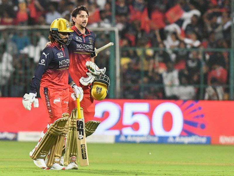 अंतिम 5 ओवरों में 97 रन, आरसीबी ने आईपीएल में बनाया ये रिकॉर्ड