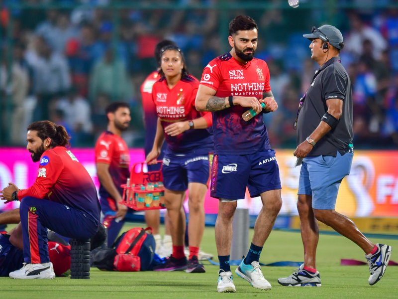 Kyle Jamieson and Sahil Parakh and Dushmantha Chameera come in for Delhi Capitals as unchanged, Royal Challengers Bengaluru elect to bowl first  in Match 39 of the Indian Premier League (IPL) 2026 at the Arun Jaitley Stadium in New Delhi on Monday. Photo credit: IANS