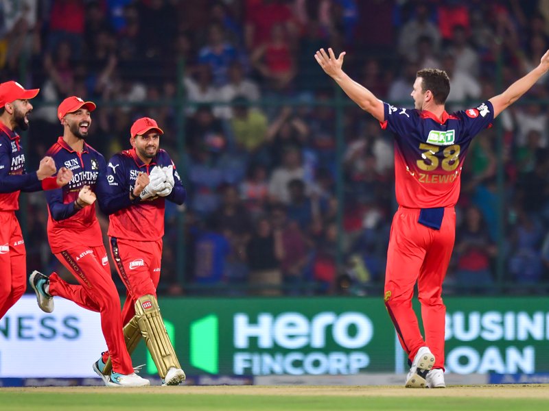 आईपीएल 2026: हेजलवुड-भुवनेश्वर की आंधी में उड़ी दिल्ली कैपिटल्स, रॉयल चैलेंजर्स बेंगलुरु की 9 विकेट से जीत