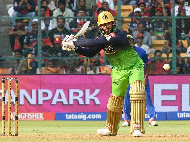 Delhi Capitals keep Royal Challengers Bengaluru to 175/8 despite Phil Salt’s explosive 63 in the Indian Premier League (IPL) 2026 at the M Chinnaswamy Stadium in Bengaluru on Saturday. Photo credit: IANS 