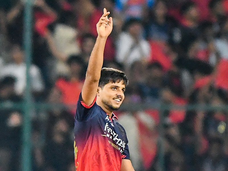 महज 24 रन देकर 4 विकेट, रसिख सलाम डार के नाम दर्ज हुई ये उपलब्धि