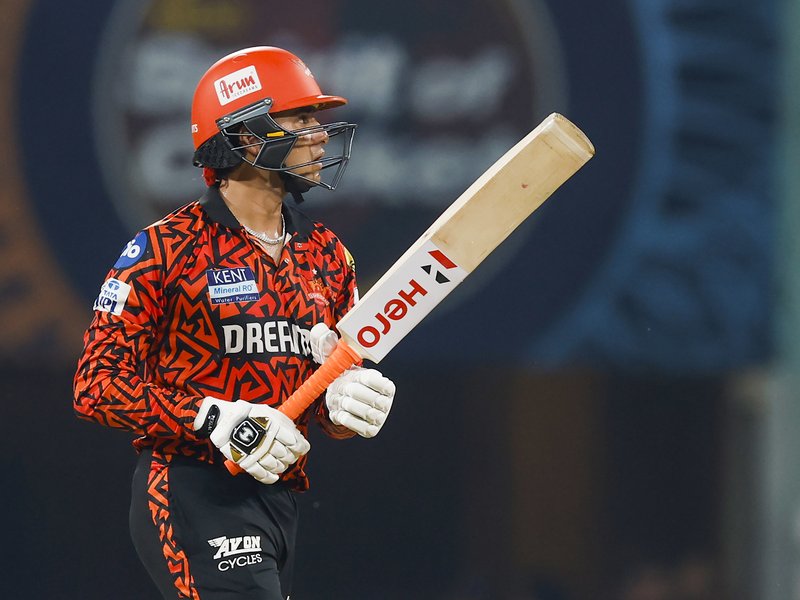 आरसीबी बनाम एसआरएच: पहले मैच में अभिषेक शर्मा फ्लॉप, ट्रेविस हेड ने भी किया निराश