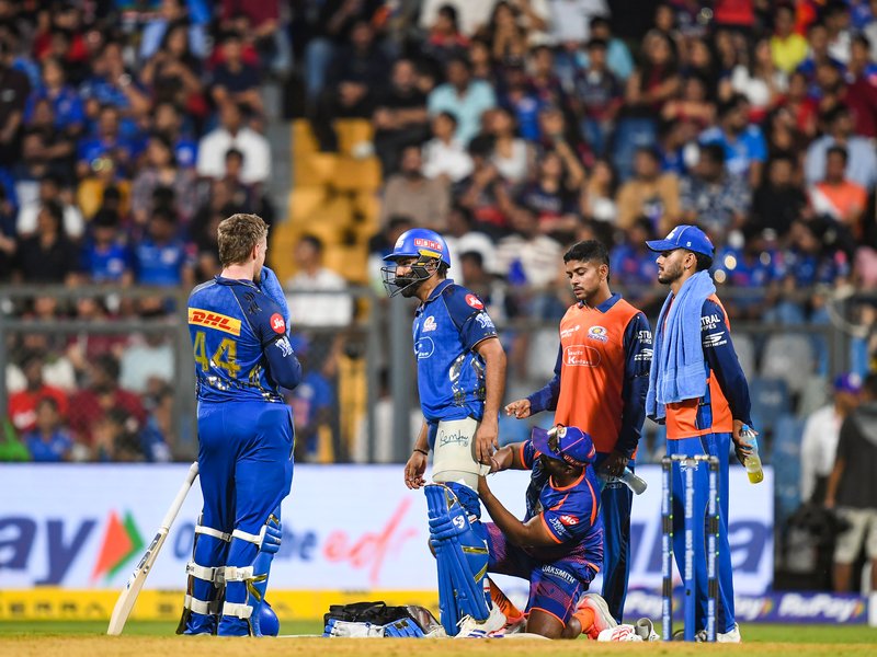आईपीएल 2026: मुंबई इंडियंस की बढ़ सकती हैं मुश्किलें, रोहित की हैमस्ट्रिंग इंजरी का होगा स्कैन